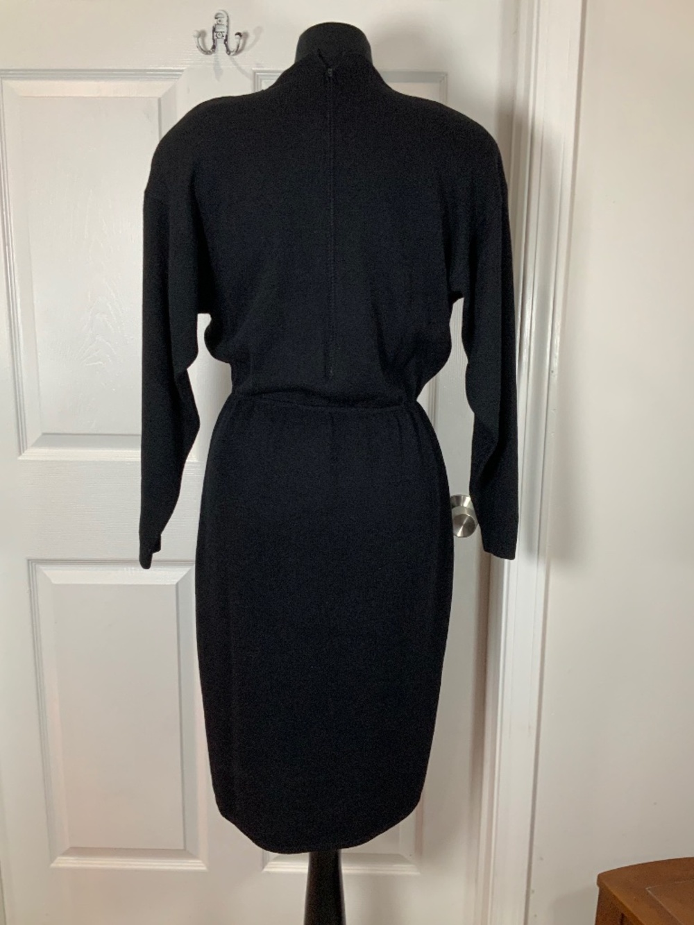 Vintage St. John Black Knit Sheath Dress Long Sleeve Quiet Luxury Size 8 - Picture 4 of 8